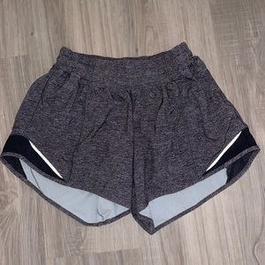 Lululemon 4” sz 4 Hotty Hot Short